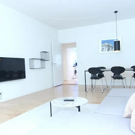 Wonderful 2-bed Wbalcony In Frederiksberg Location Apartment *
